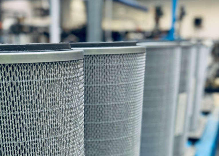 Gas turbine air intake filtration system